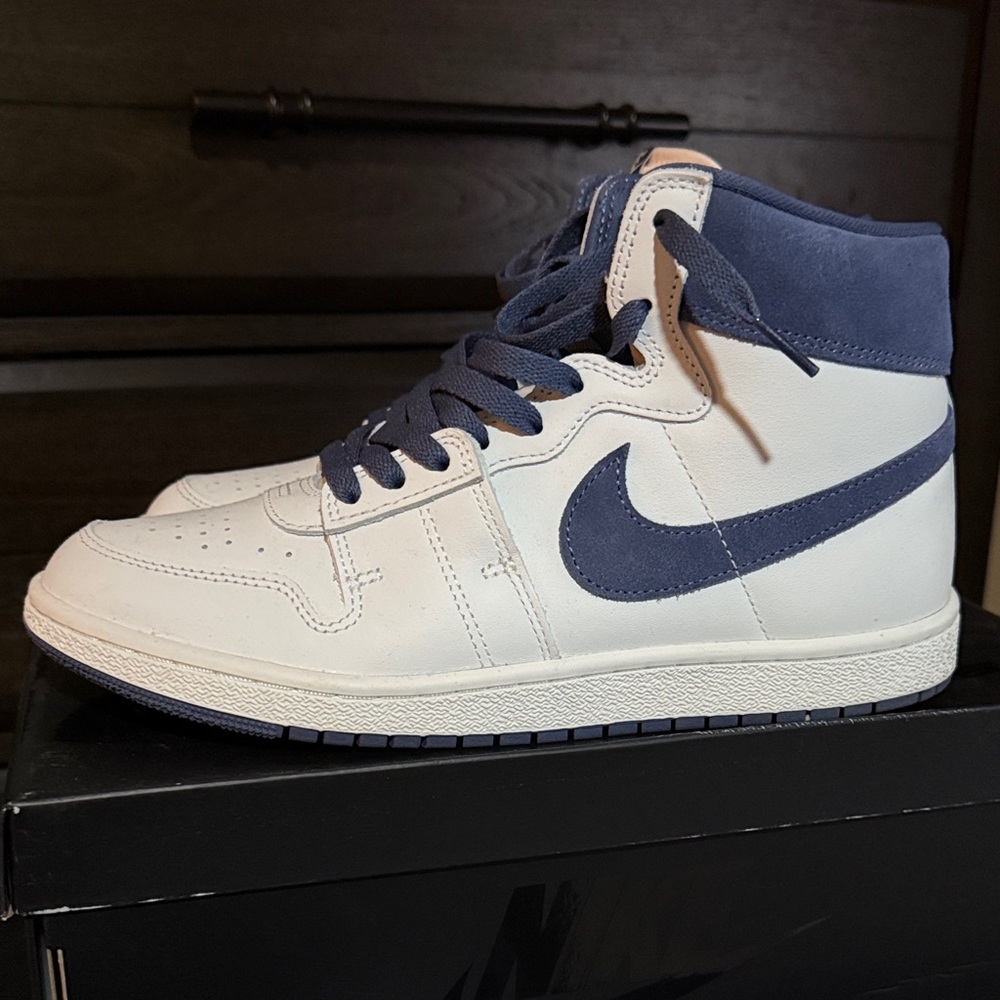 Jordan Airship - White Diffused Blue - Size 9.5